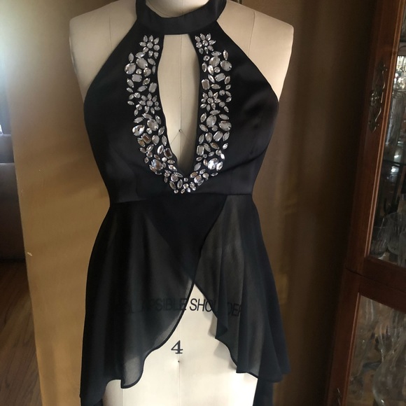 Halter top - Picture 1 of 2